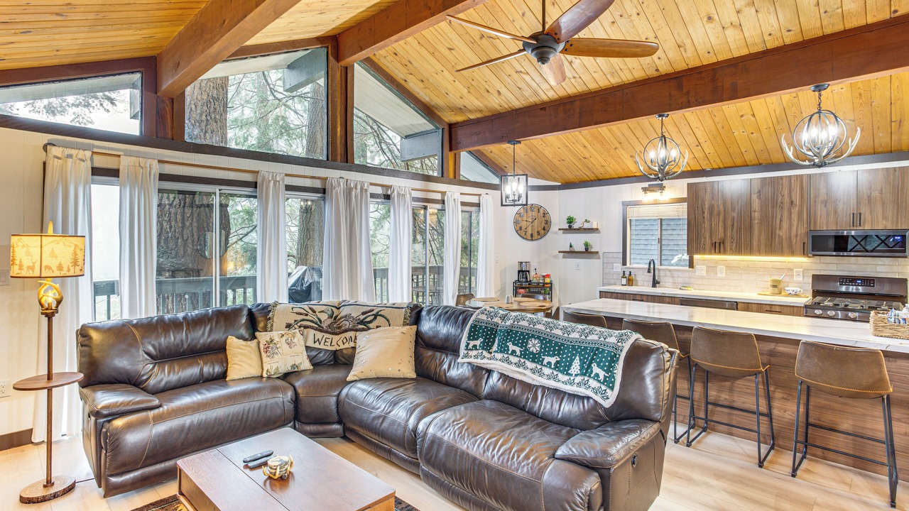 Photo of Livingroom in Arrowhead Villas