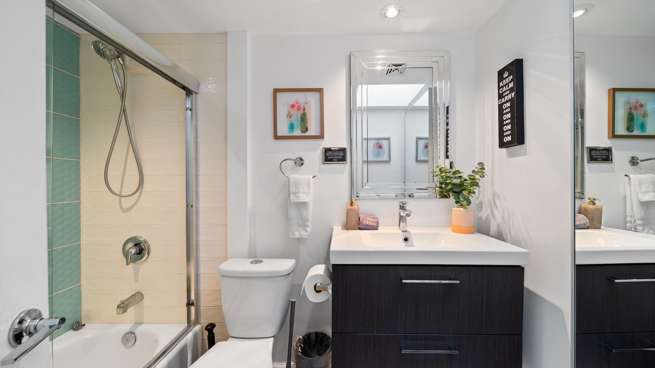 Photo of Bathroom in Racquet Club Estates
