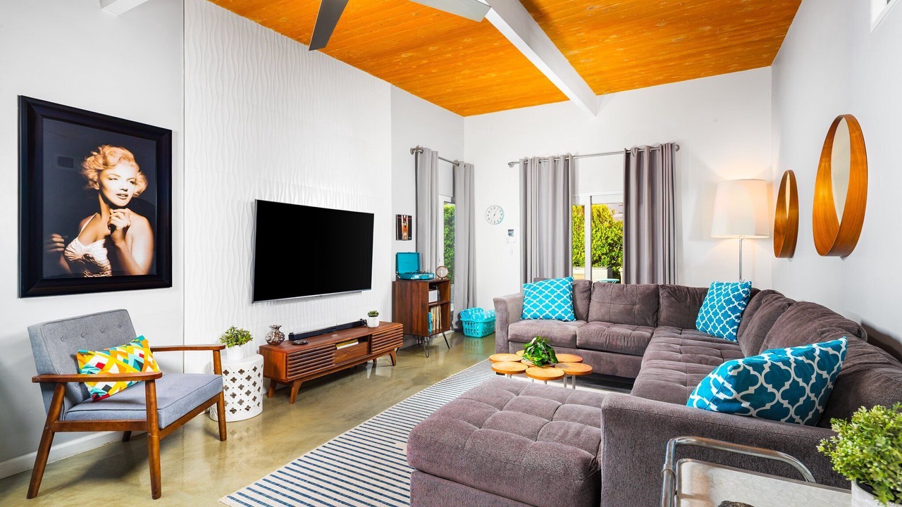 Photo of Livingroom in Racquet Club Estates