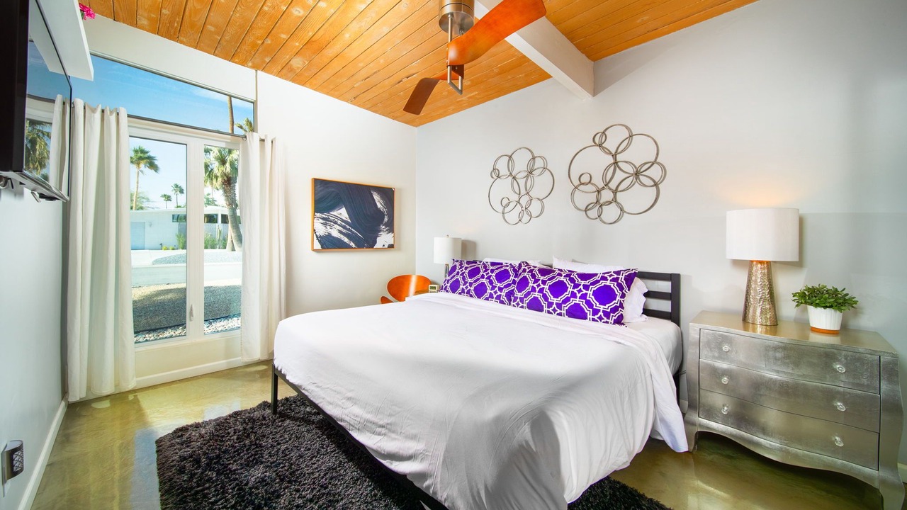 Photo of Bedroom in Racquet Club Estates