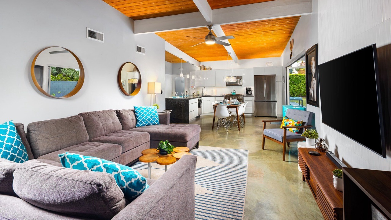 Photo of Livingroom in Racquet Club Estates