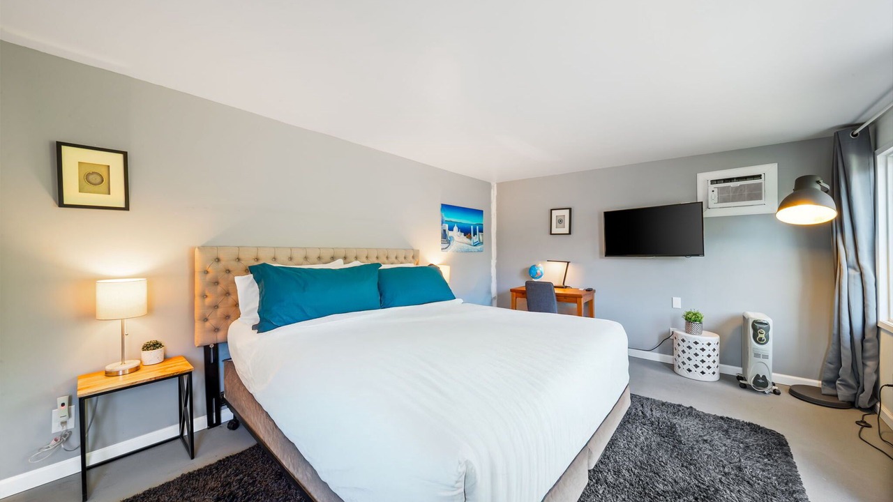 Photo of Bedroom in Racquet Club Estates