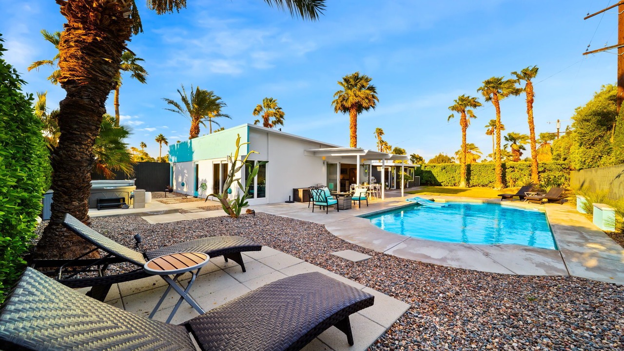 Photo of Outdoor in Racquet Club Estates