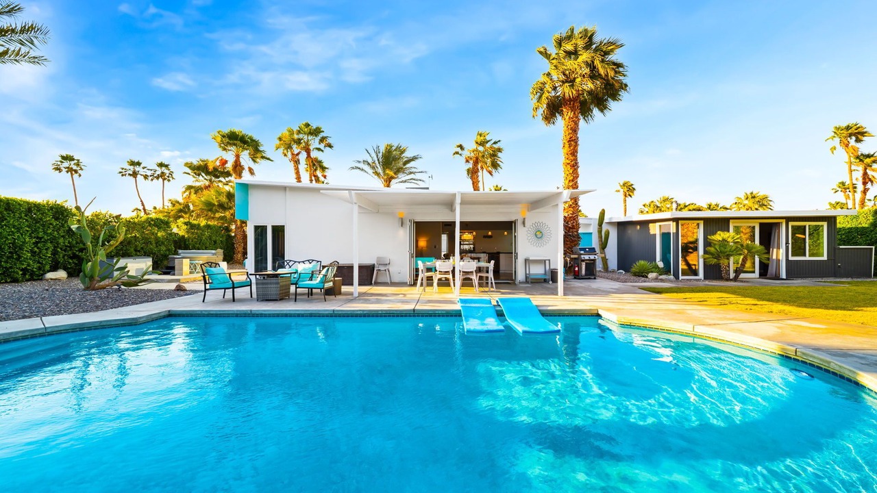 Photo of Outdoor in Racquet Club Estates