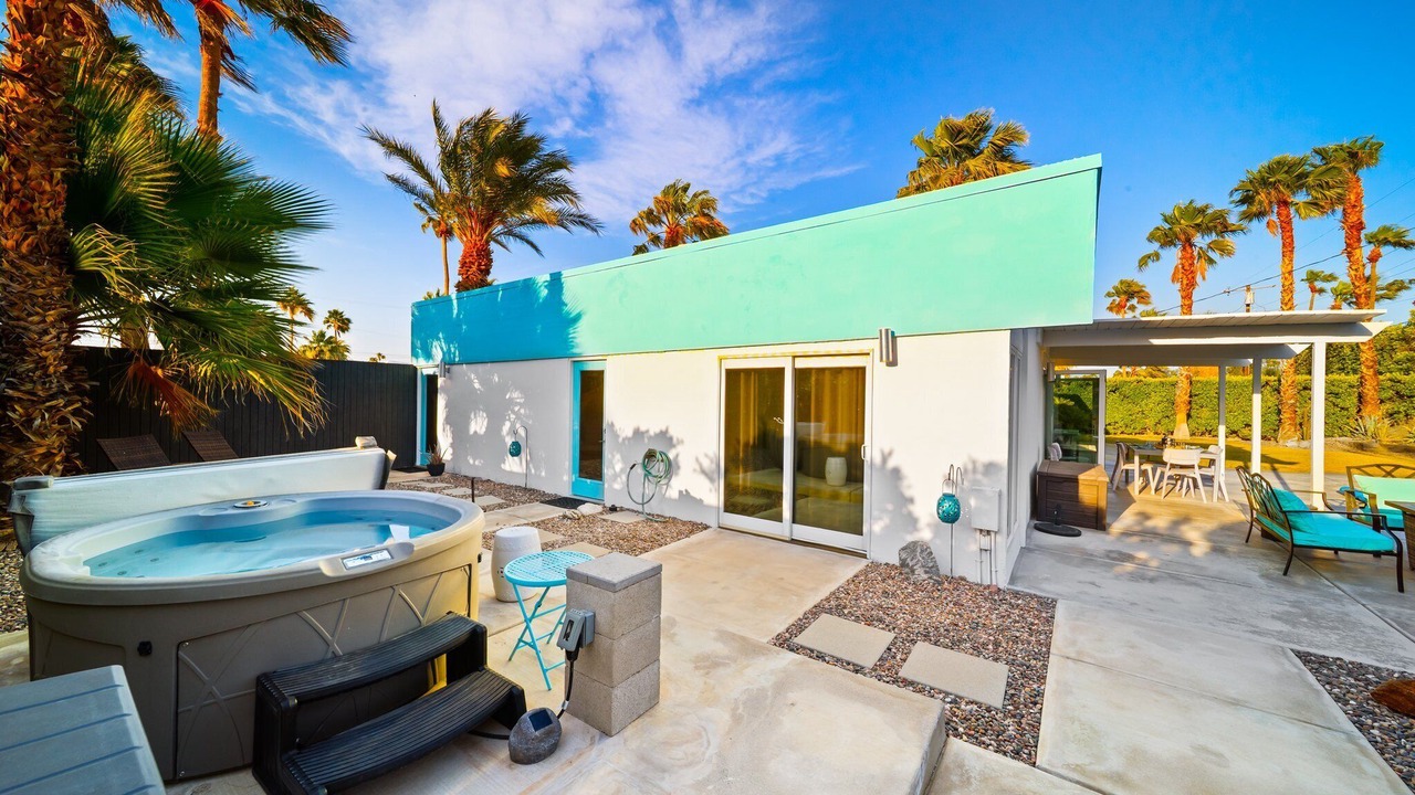 Photo of Patio Balcony in Racquet Club Estates