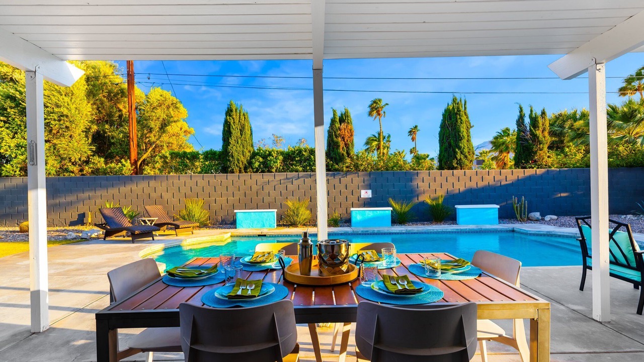 Photo of Outdoor in Racquet Club Estates