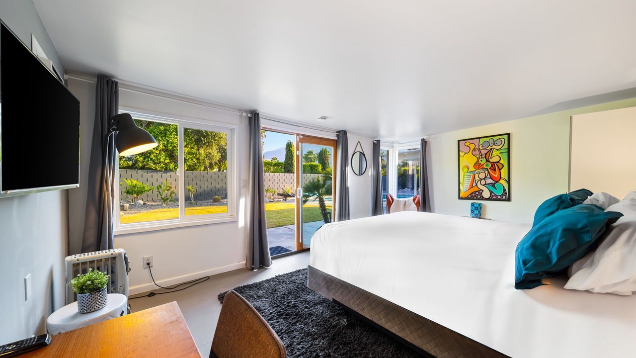 Photo of Bedroom in Racquet Club Estates