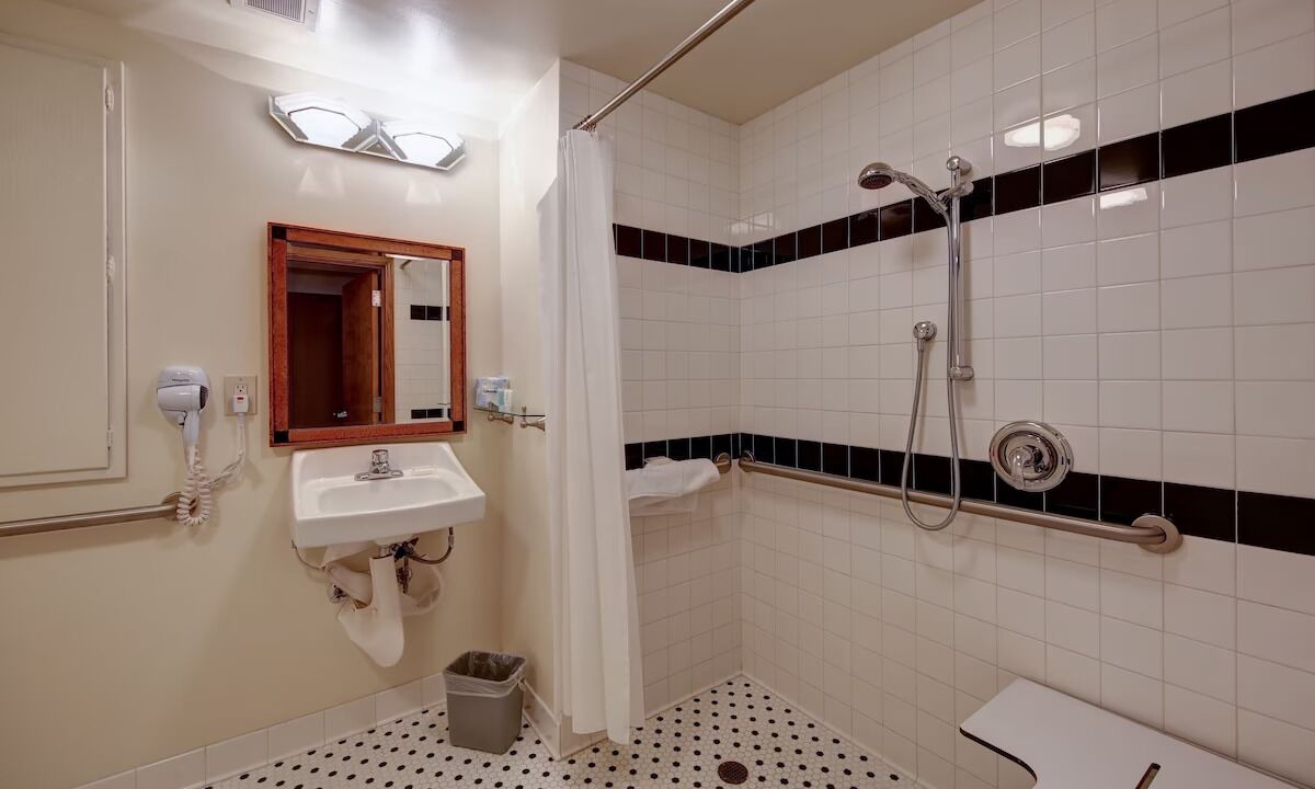 Photo of Bathroom in Harbor