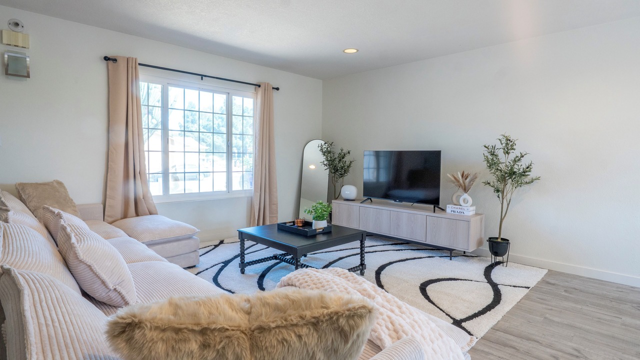 Photo of Livingroom in University City