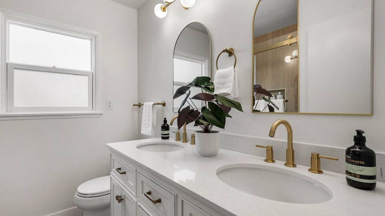 Photo of Bathroom in The Plaza