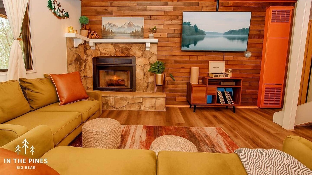 Photo of Livingroom in Fawnskin