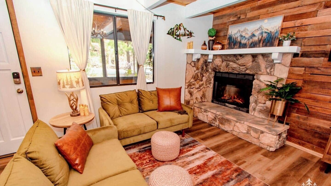 Photo of Livingroom in Fawnskin