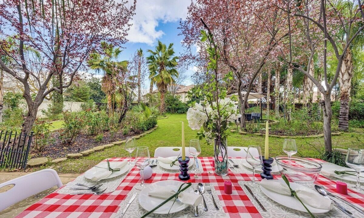 Photo of Outdoor in Raisin