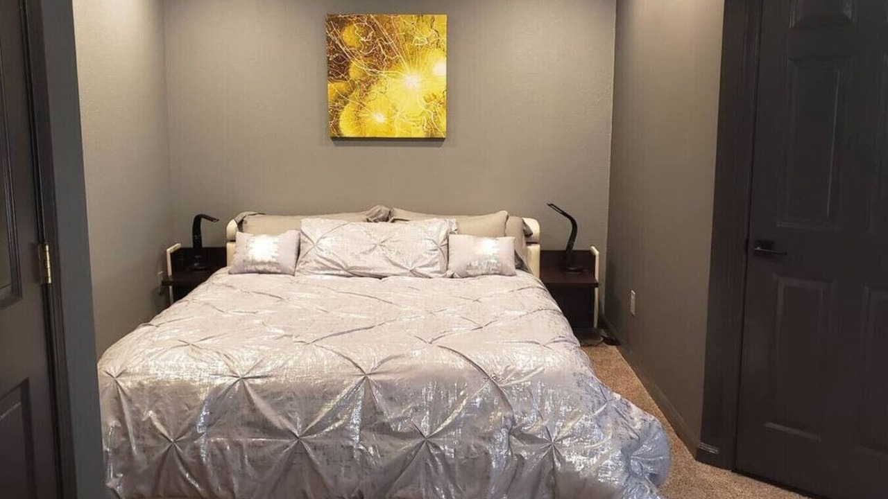 Photo of Bedroom in Groveland