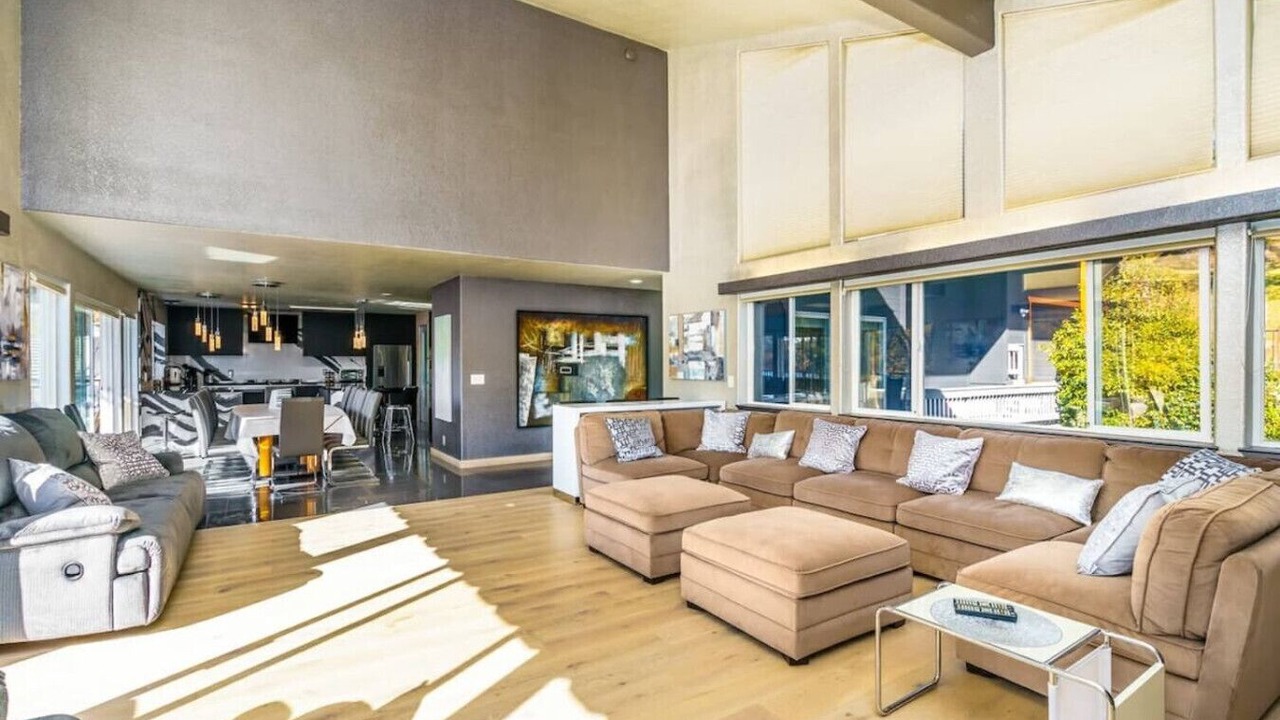 Photo of Livingroom in Groveland