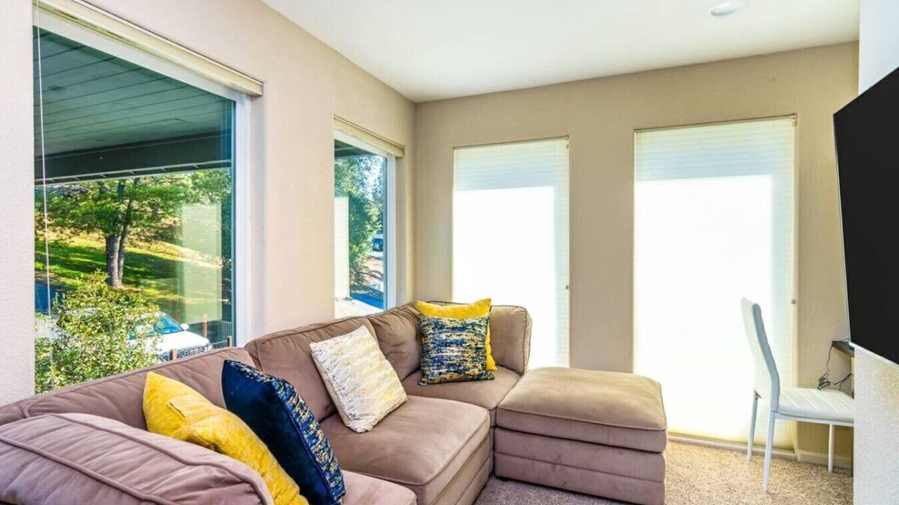 Photo of Livingroom in Groveland