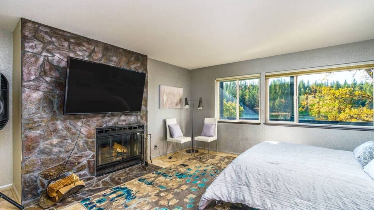 Photo of Bedroom in Groveland