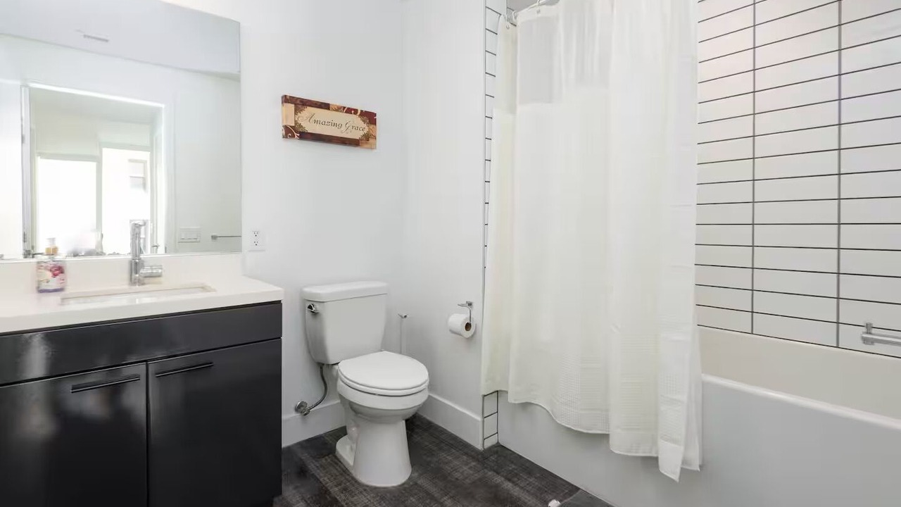 Photo of Bathroom in Downtown Los Angeles