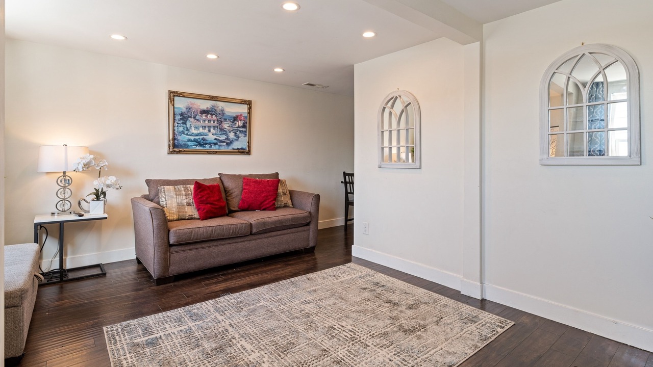 Photo of Livingroom in Oakland