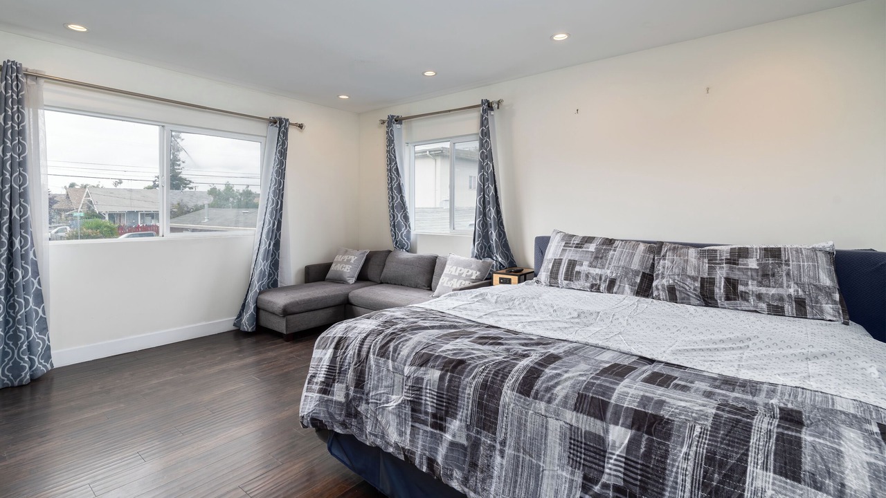 Photo of Bedroom in Oakland