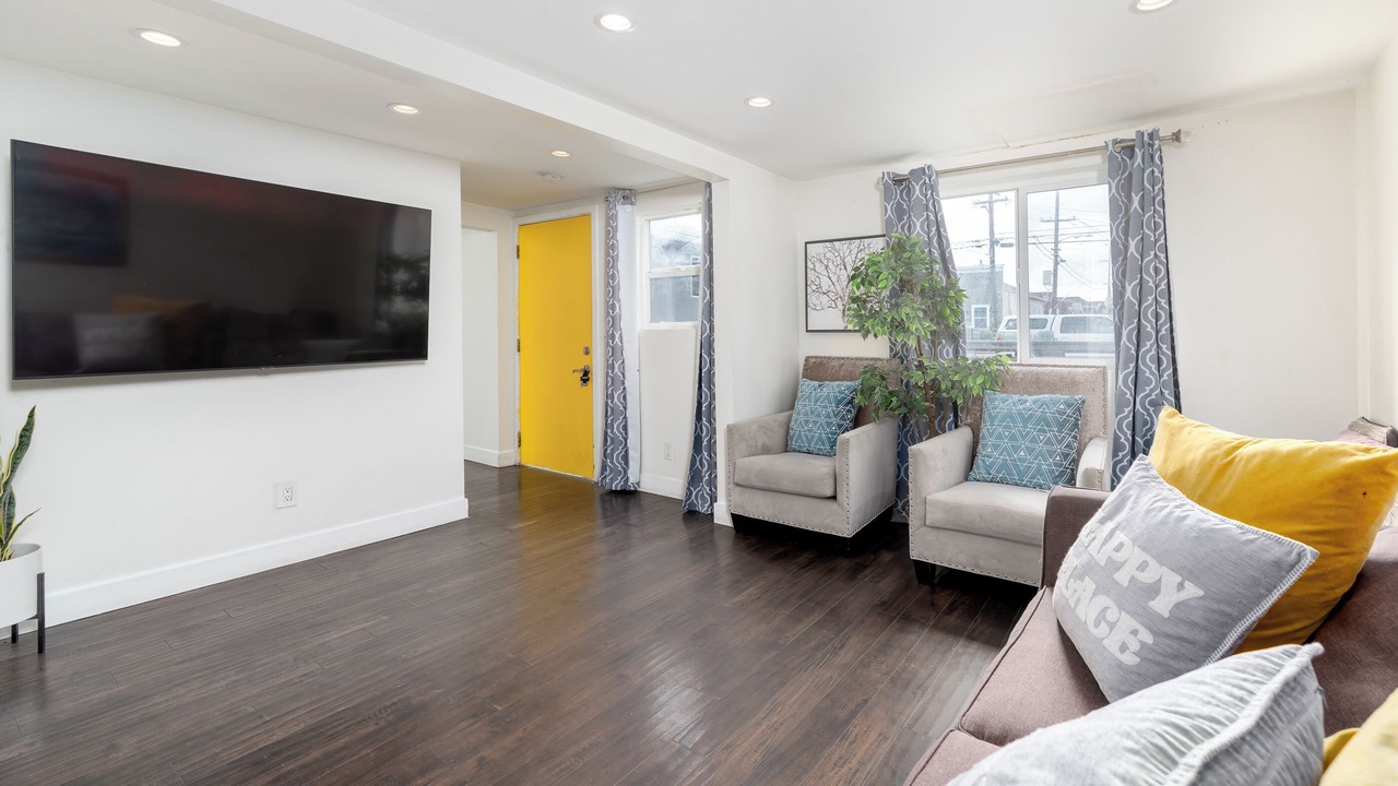 Photo of Livingroom in Oakland