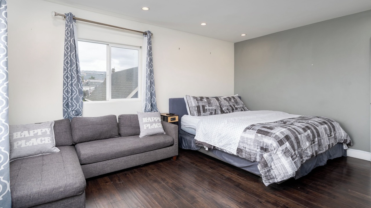 Photo of Bedroom in Oakland