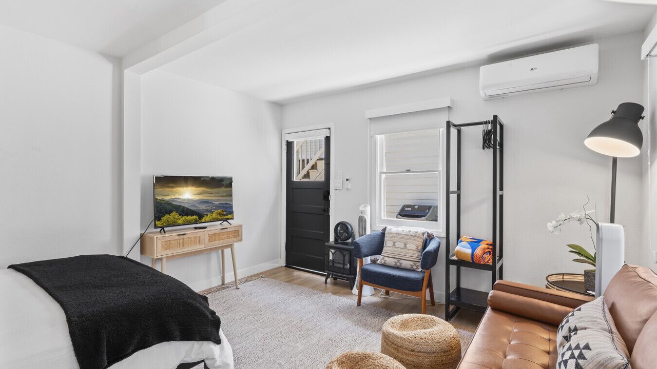 Photo of Bedroom in Balboa Island