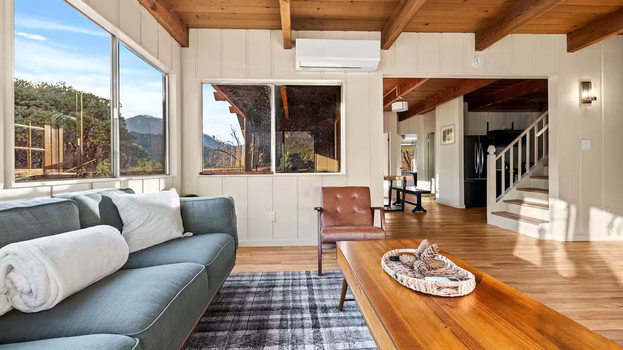 Photo of Livingroom in Springville