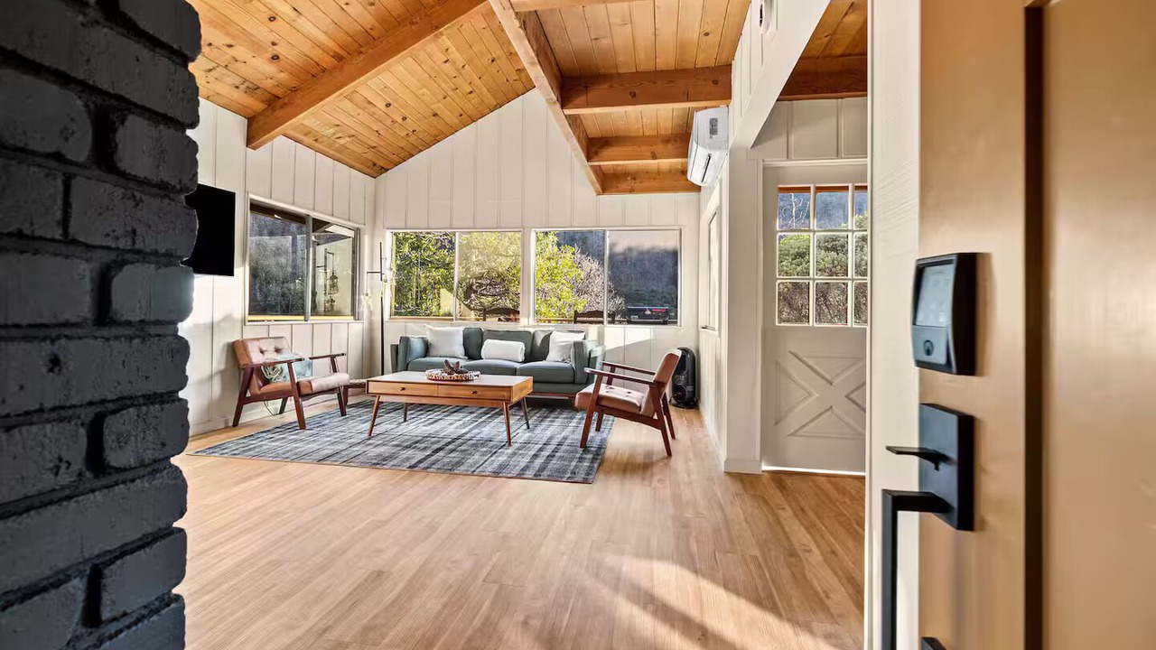 Photo of Livingroom in Springville