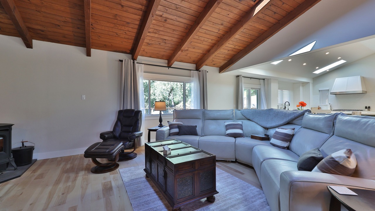 Photo of Livingroom in North Auburn