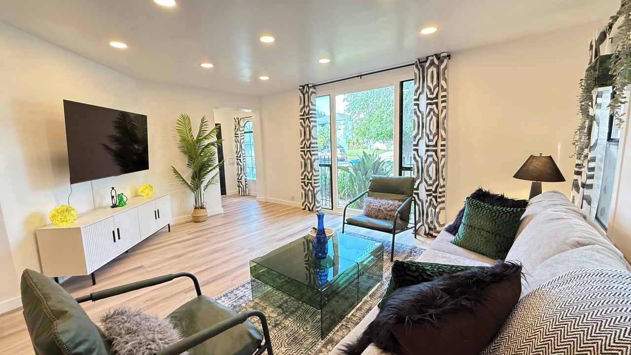 Photo of Livingroom in Little Armenia
