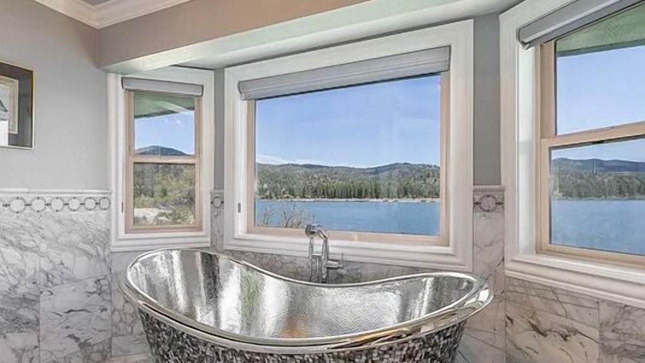 Photo of Bathroom in Fawnskin