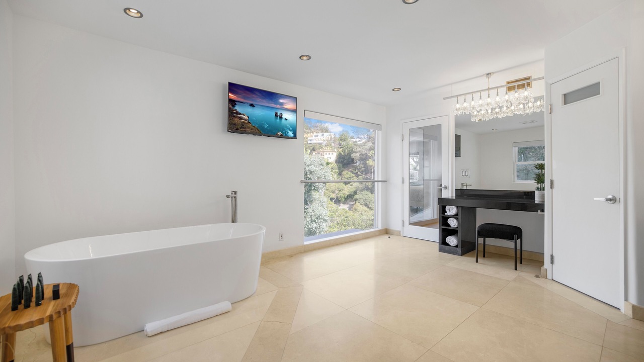 Photo of Bathroom in Hollywoodland