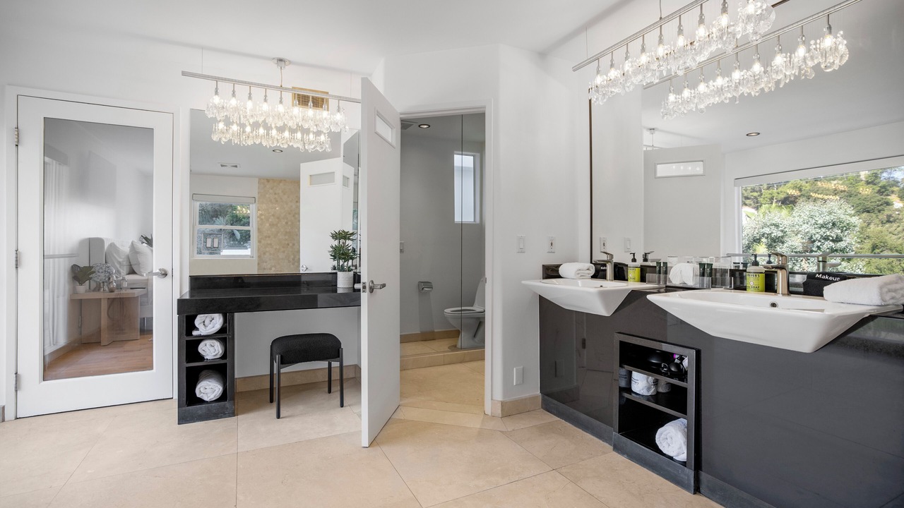 Photo of Bathroom in Hollywoodland