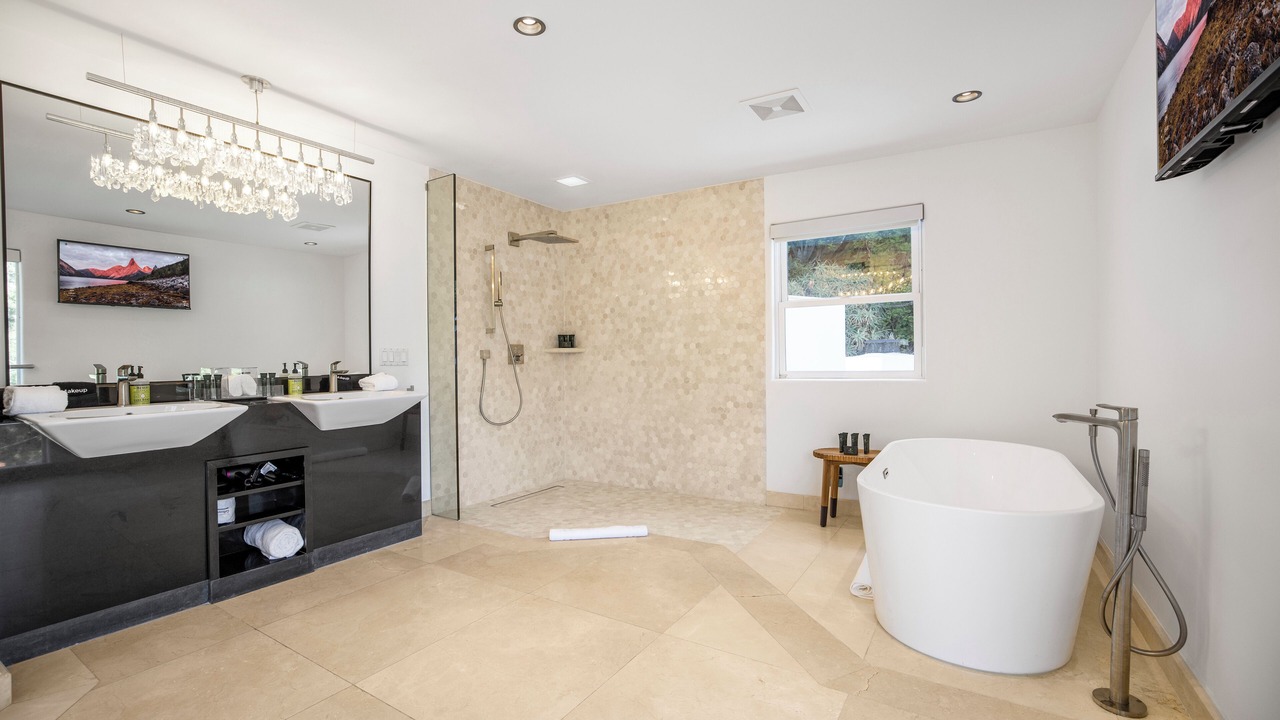 Photo of Bathroom in Hollywoodland