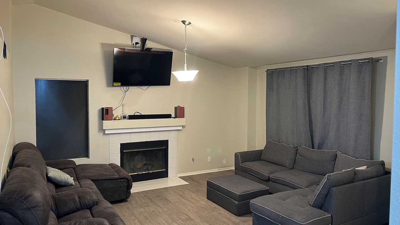 Photo of Livingroom in Palmdale