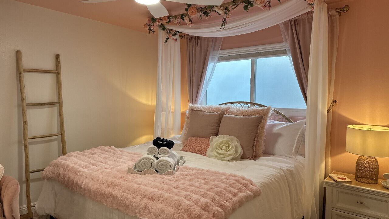 Photo of Bedroom in Gas Lamp Section