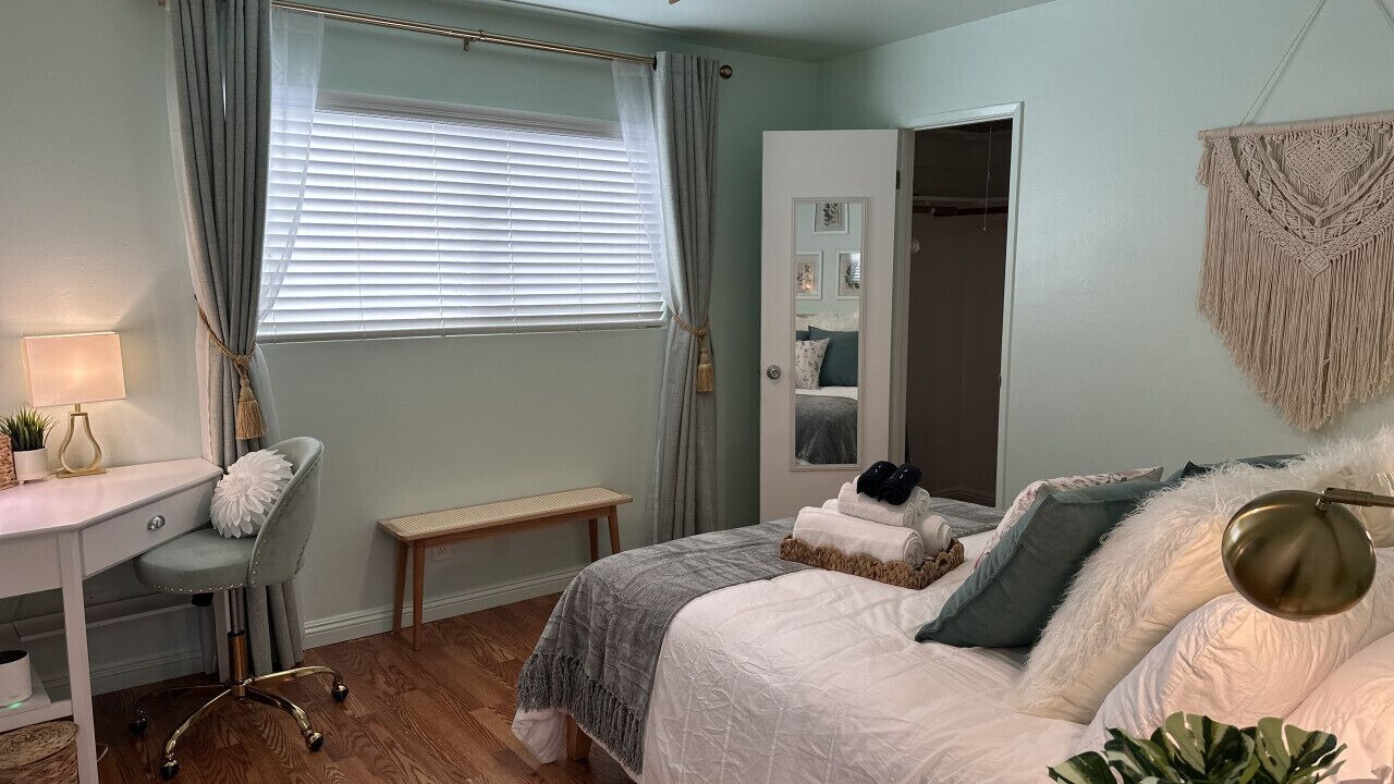 Photo of Bedroom in Gas Lamp Section