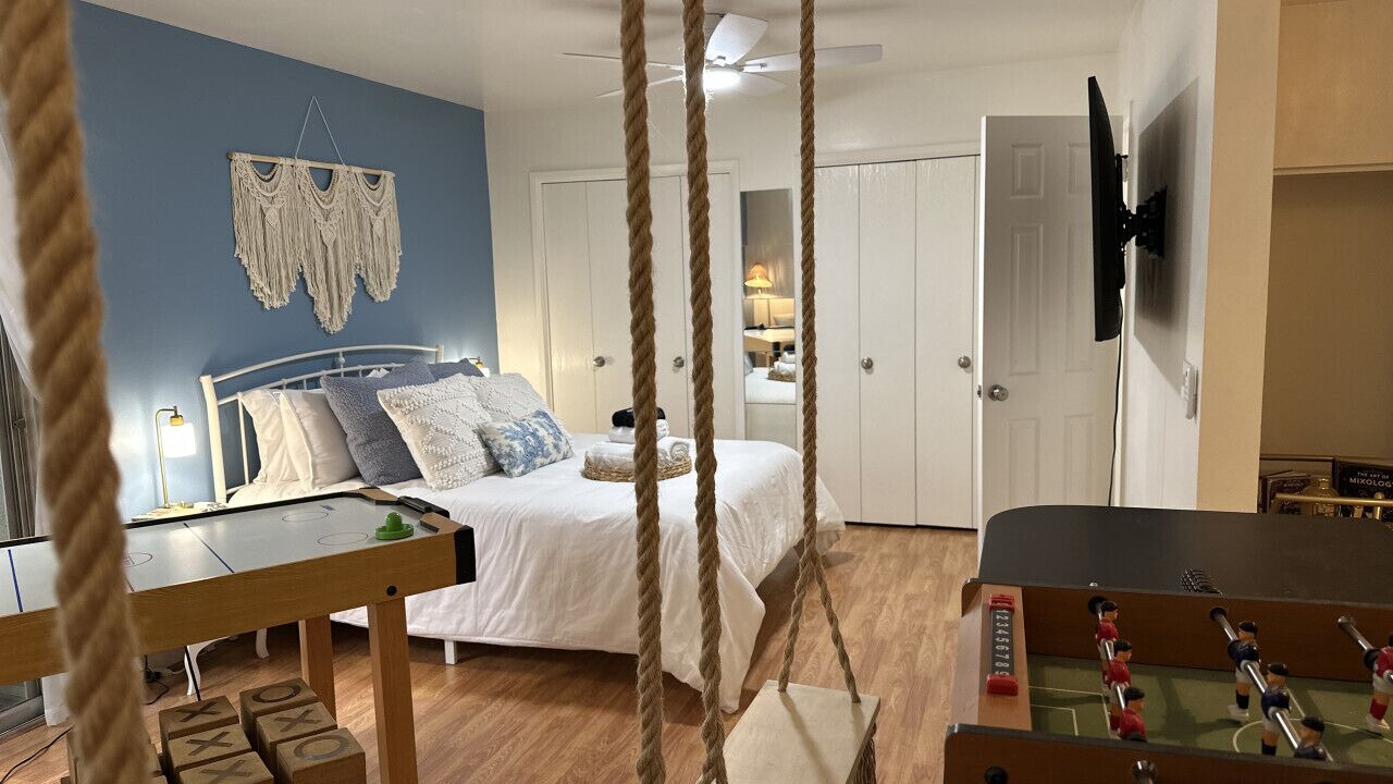 Photo of Bedroom in Gas Lamp Section