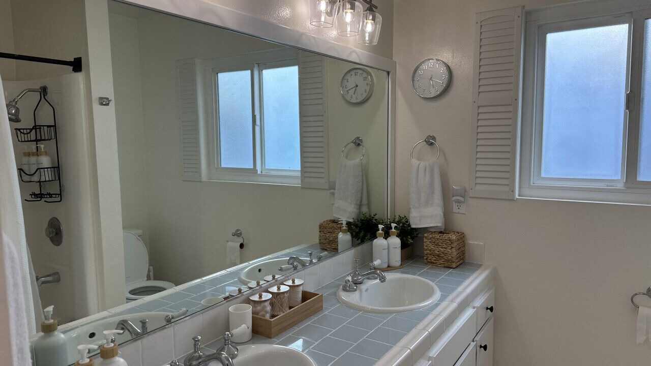 Photo of Bathroom in Gas Lamp Section