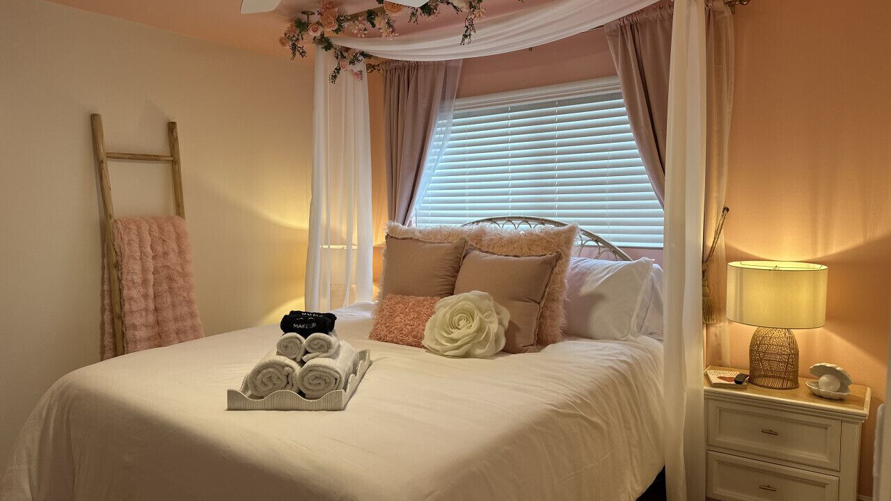 Photo of Bedroom in Gas Lamp Section