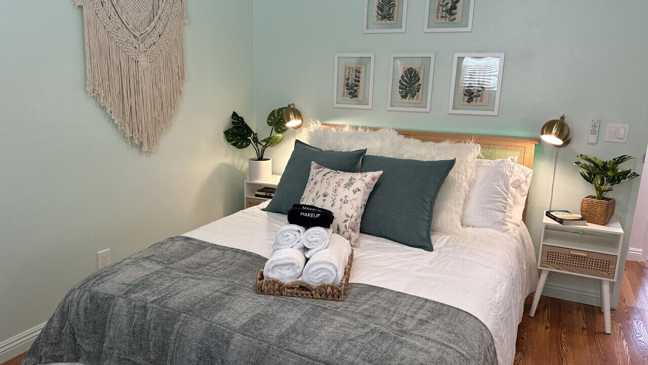 Photo of Bedroom in Gas Lamp Section