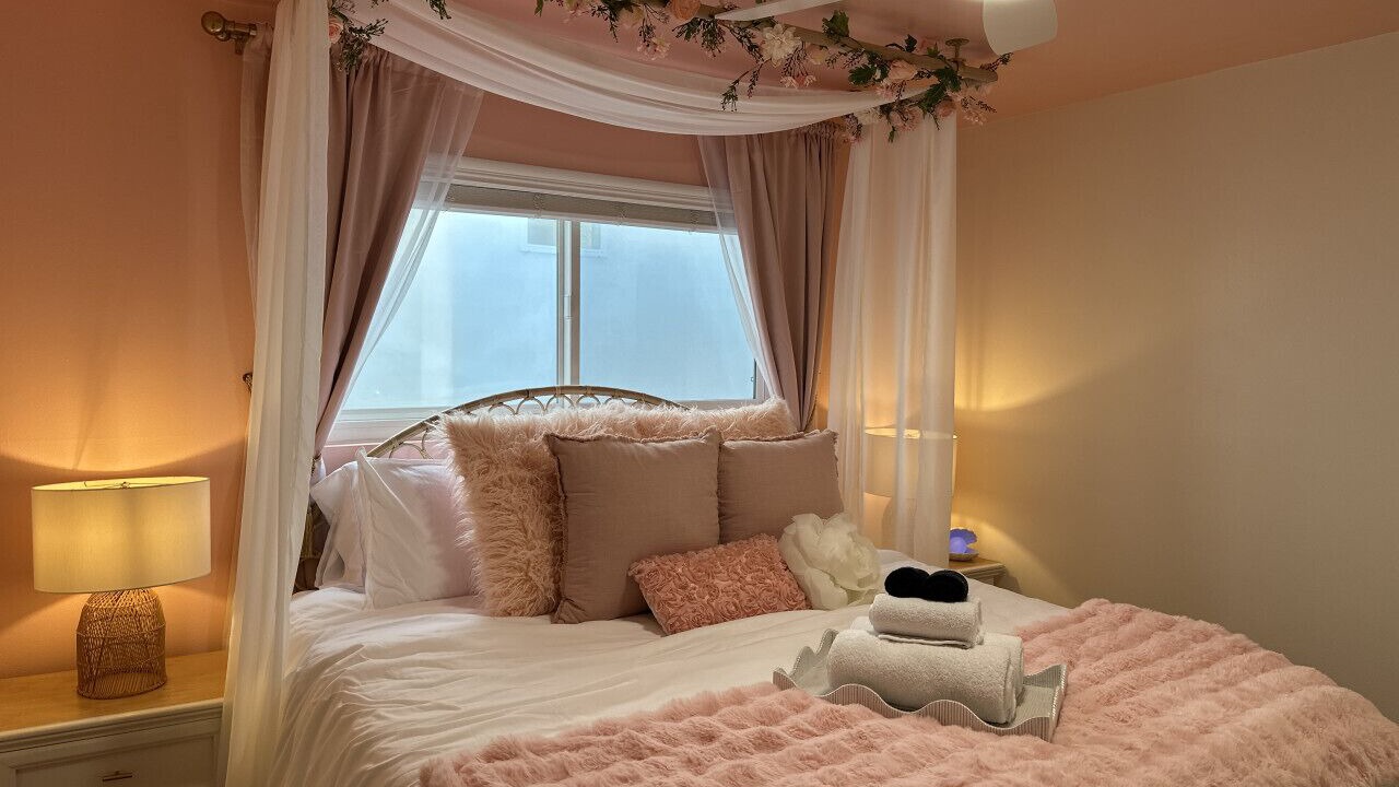 Photo of Bedroom in Gas Lamp Section