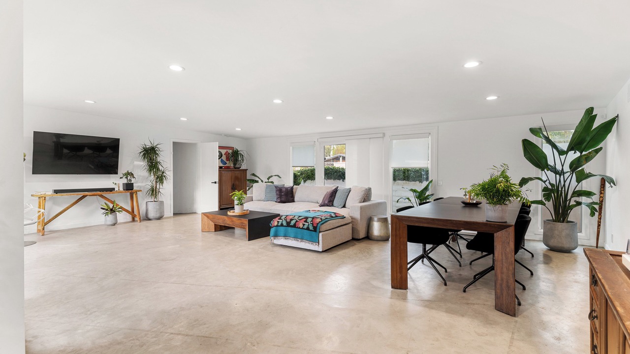 Photo of Livingroom in Northridge