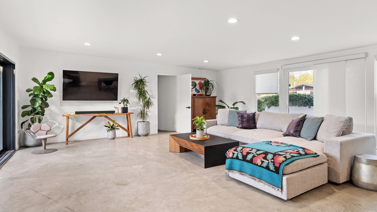 Photo of Livingroom in Northridge