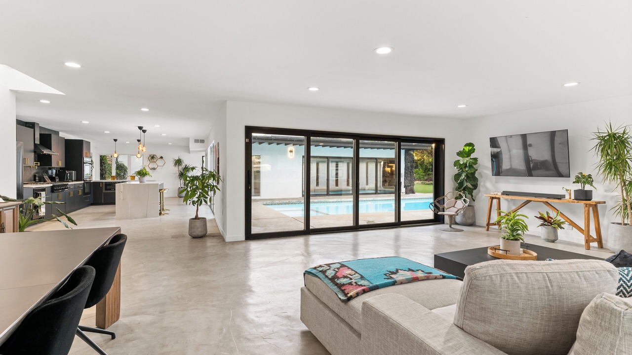 Photo of Livingroom in Northridge
