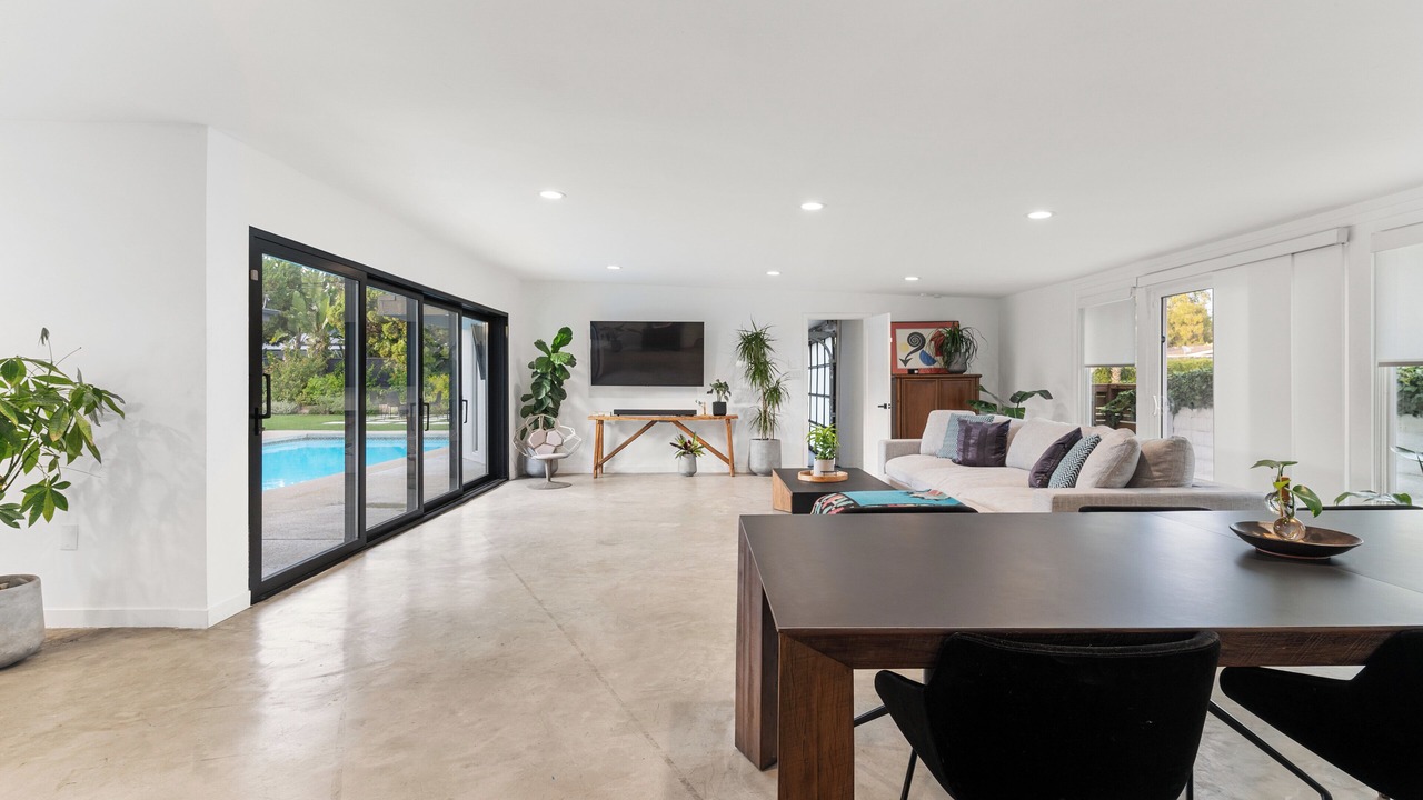 Photo of Livingroom in Northridge