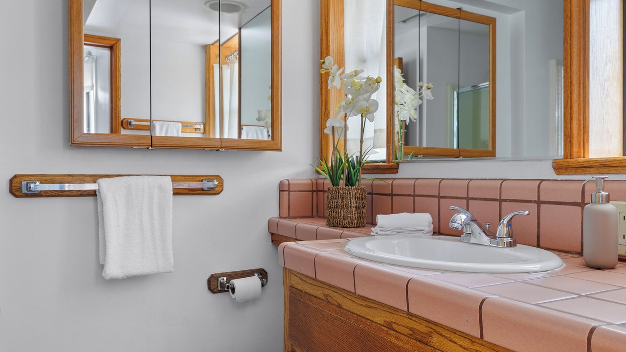 Photo of Bathroom in Sunland-Tujunga