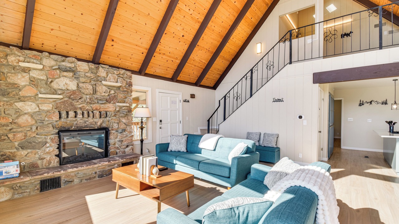 Photo of Livingroom in Yosemite Lakes