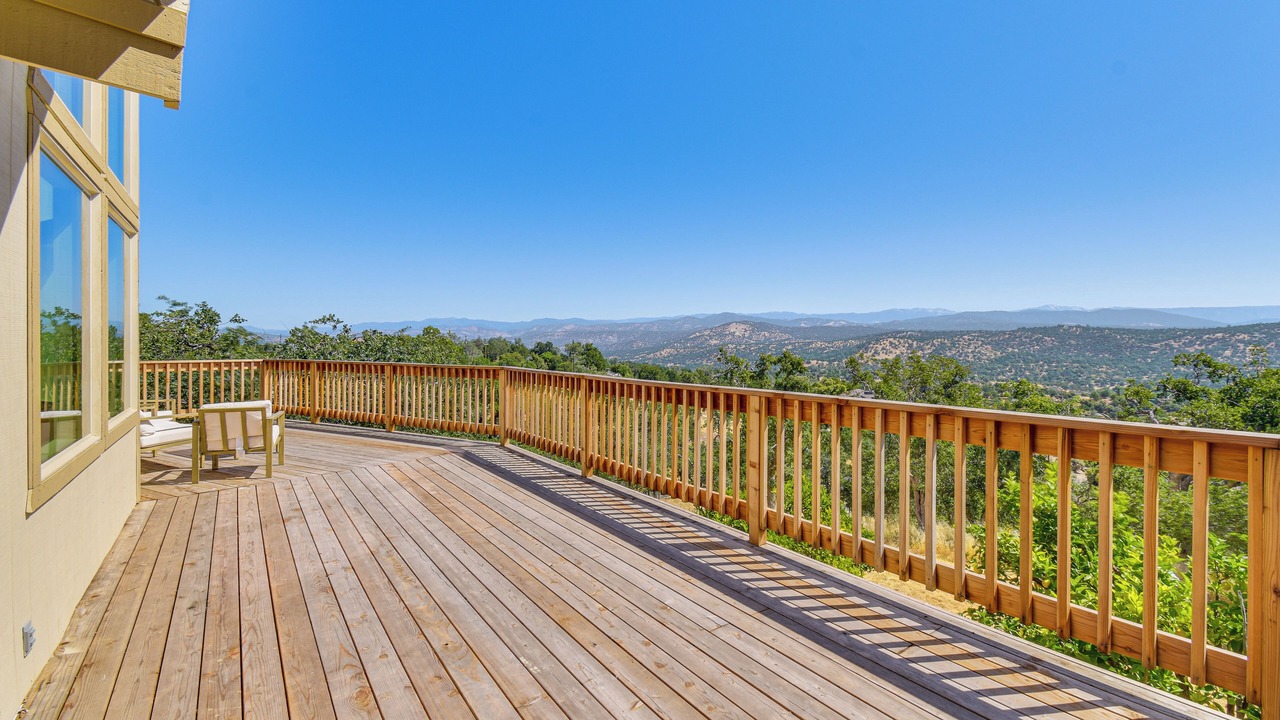 Photo of Patio Balcony in Yosemite Lakes